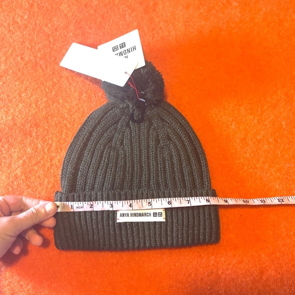 Anya Hindmarch Uniqlo olive touch of wool heattech pompom beanie hat NWT - Picture 7 of 8